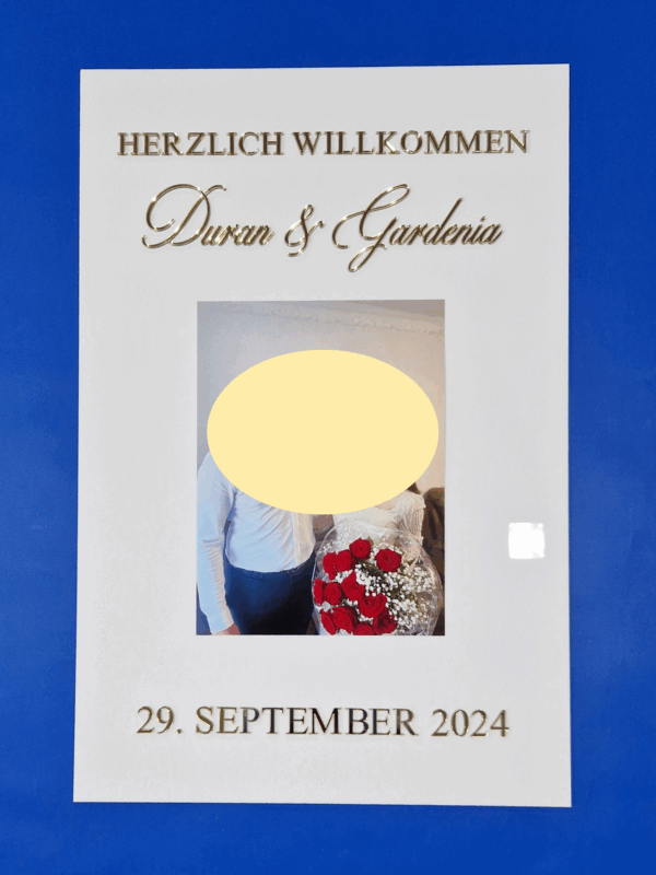 Empfangsschild mit Foto des Brautpaares – Bild 8
